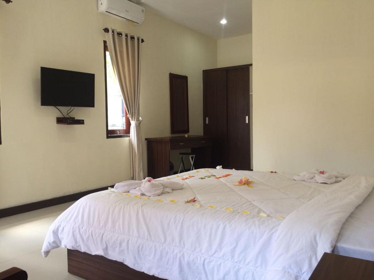 D'Batur Hotel Senggigi Buitenkant foto