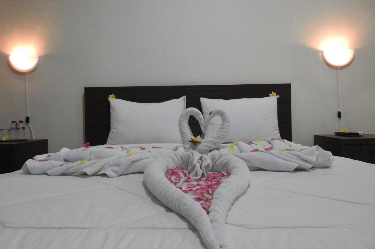 D'Batur Hotel Senggigi Buitenkant foto