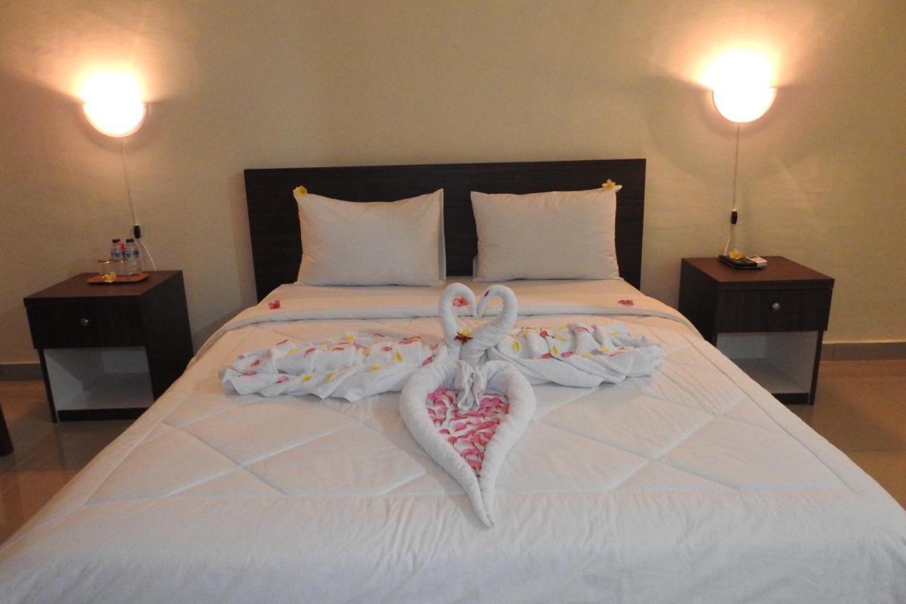 D'Batur Hotel Senggigi Buitenkant foto