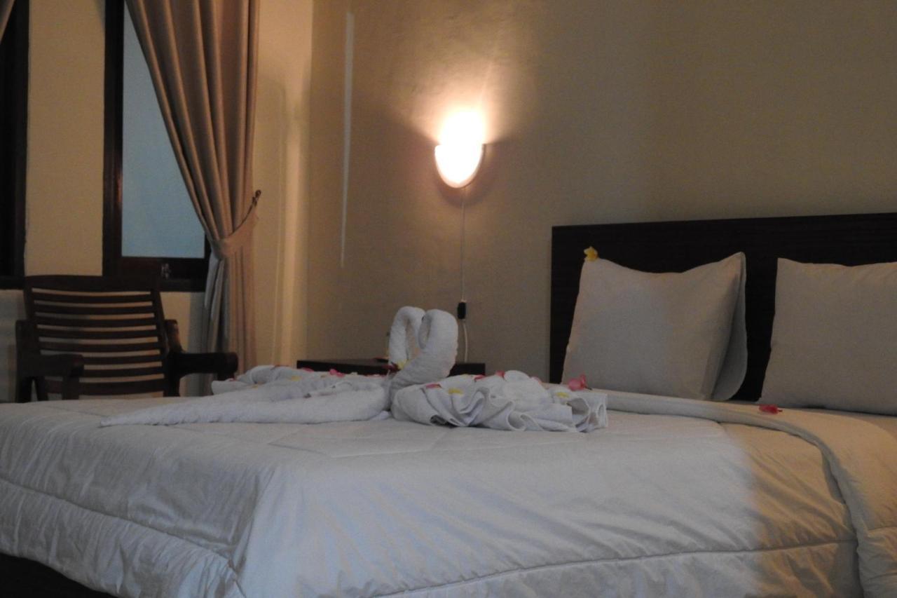 D'Batur Hotel Senggigi Buitenkant foto