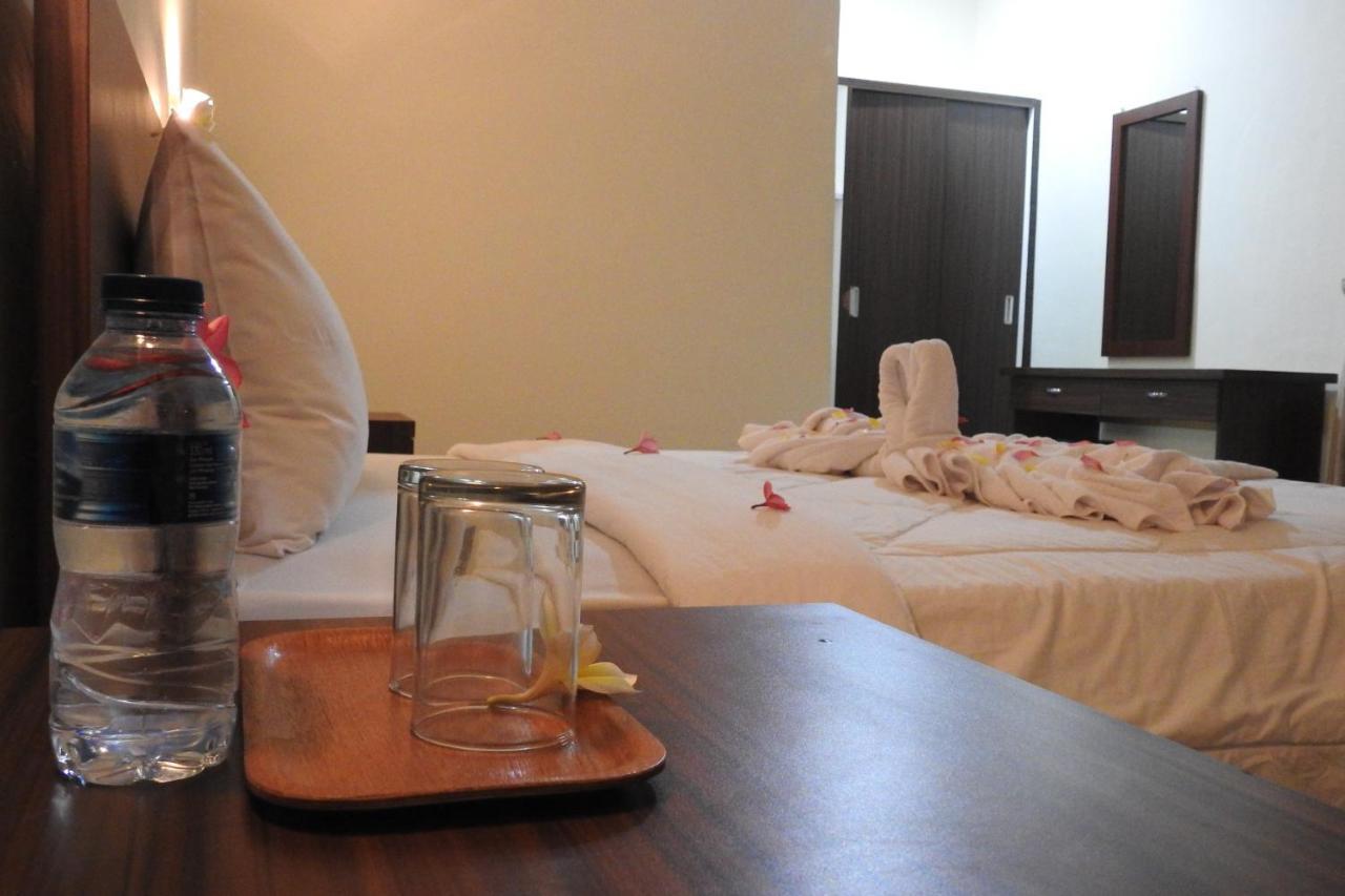 D'Batur Hotel Senggigi Buitenkant foto