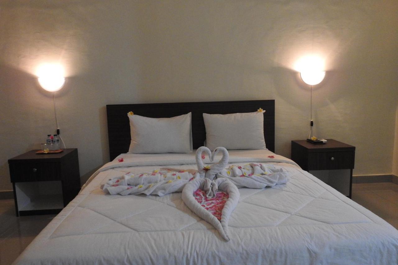 D'Batur Hotel Senggigi Buitenkant foto