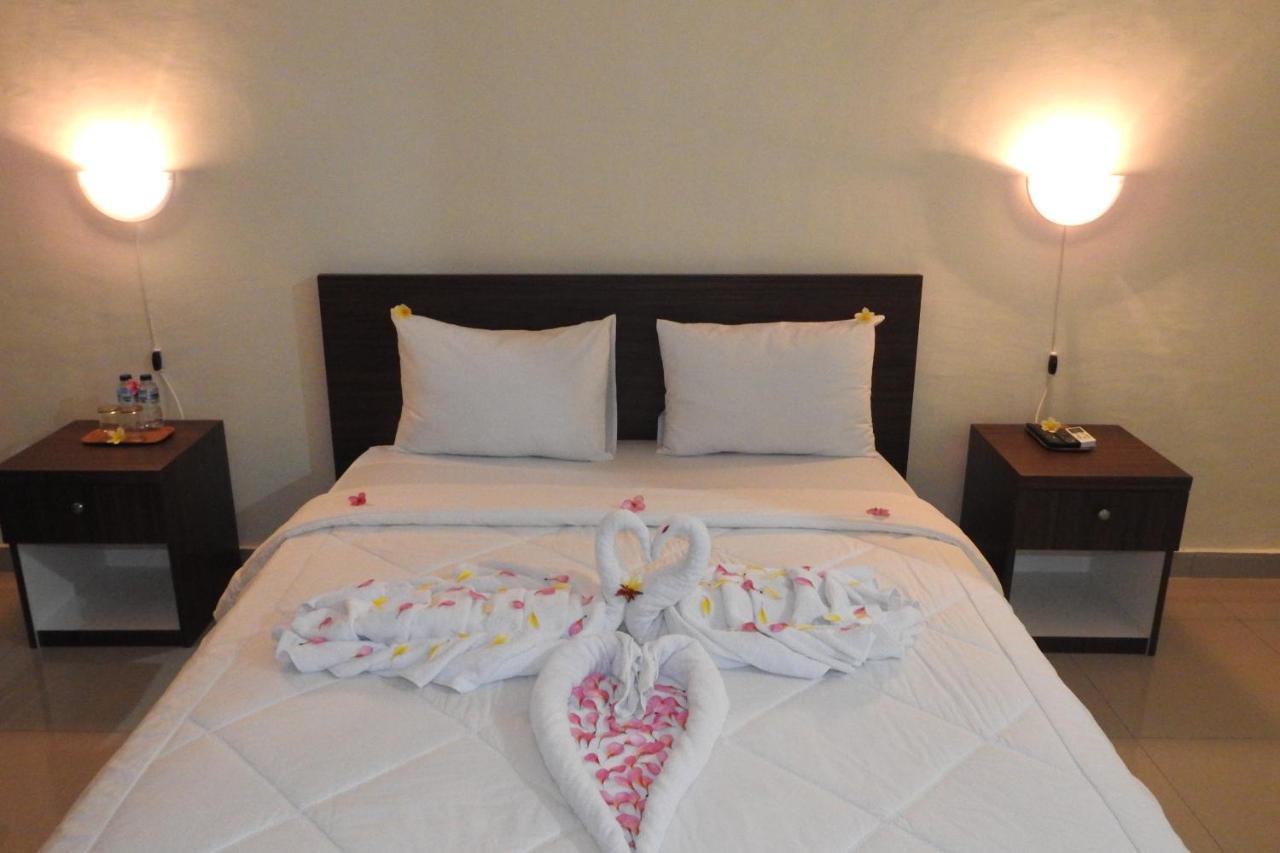 D'Batur Hotel Senggigi Buitenkant foto