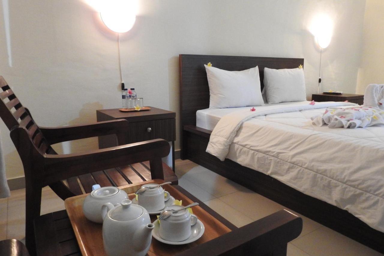 D'Batur Hotel Senggigi Buitenkant foto