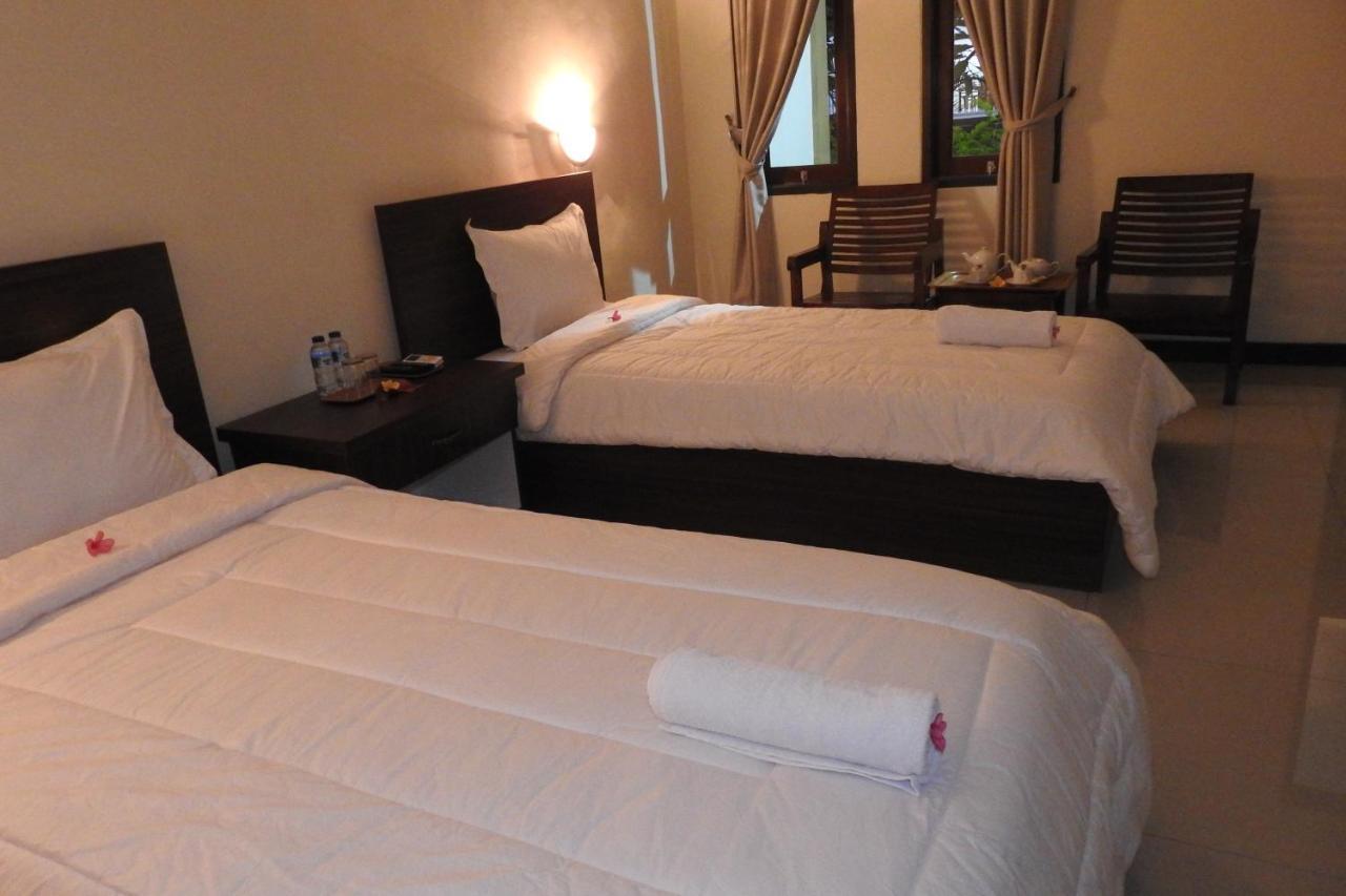 D'Batur Hotel Senggigi Buitenkant foto