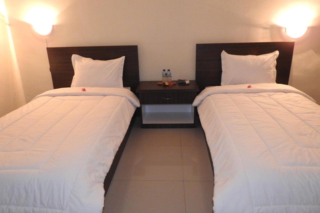 D'Batur Hotel Senggigi Buitenkant foto