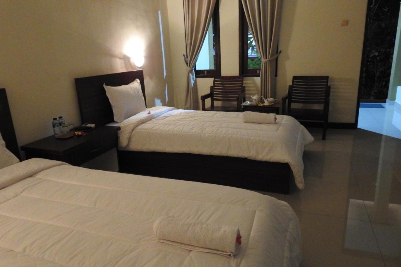D'Batur Hotel Senggigi Buitenkant foto
