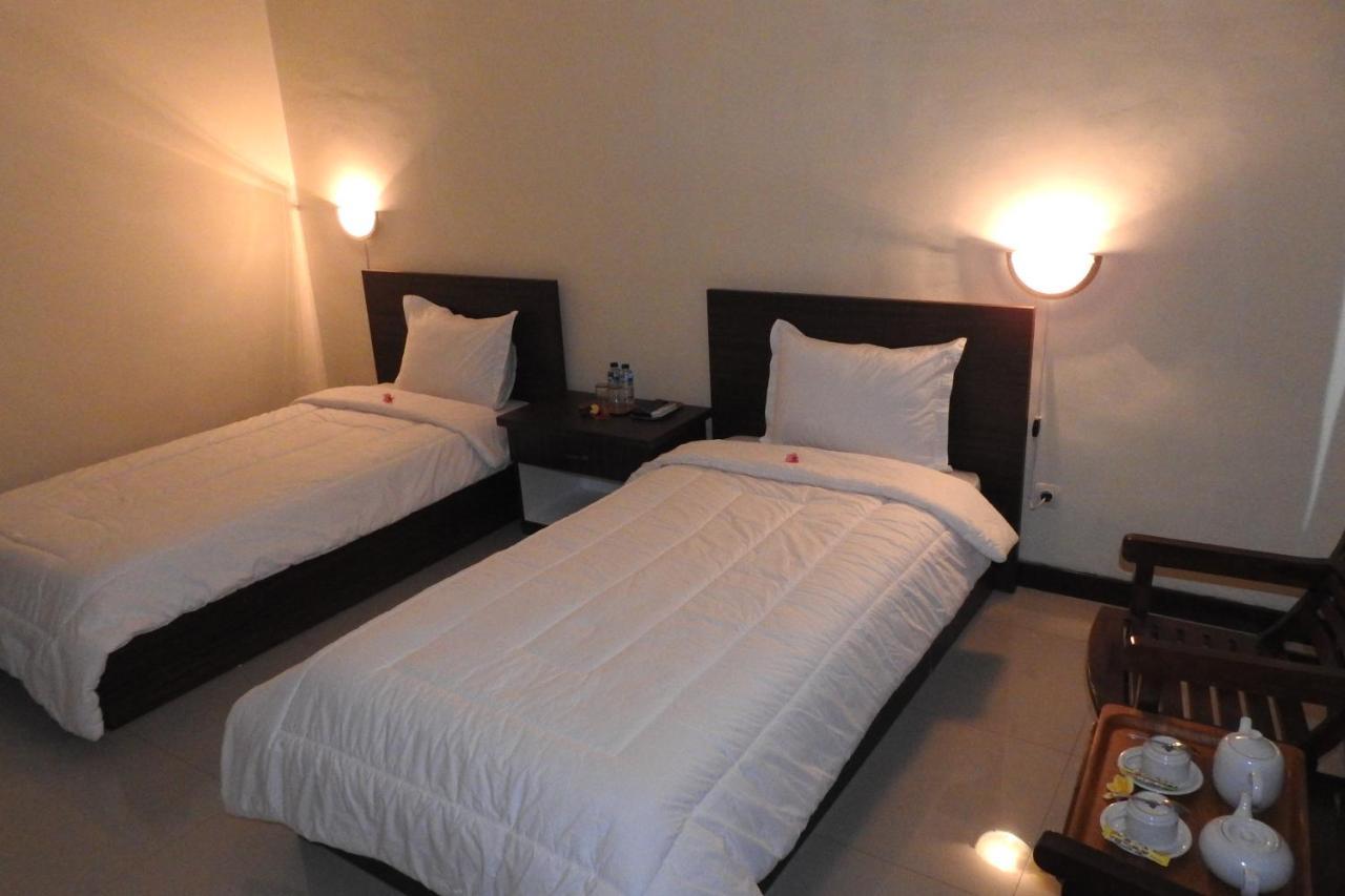 D'Batur Hotel Senggigi Buitenkant foto